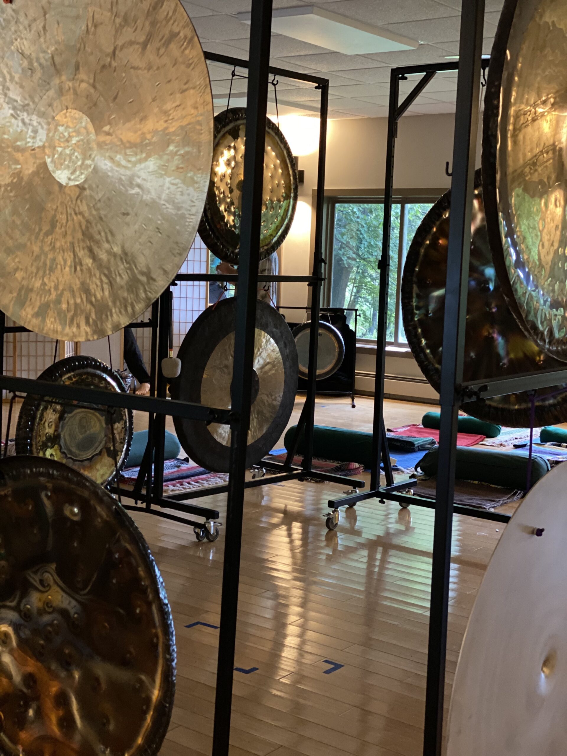 BREATHING DOWN THE MOON GONG BATH CEREMONY with Lea Garnier