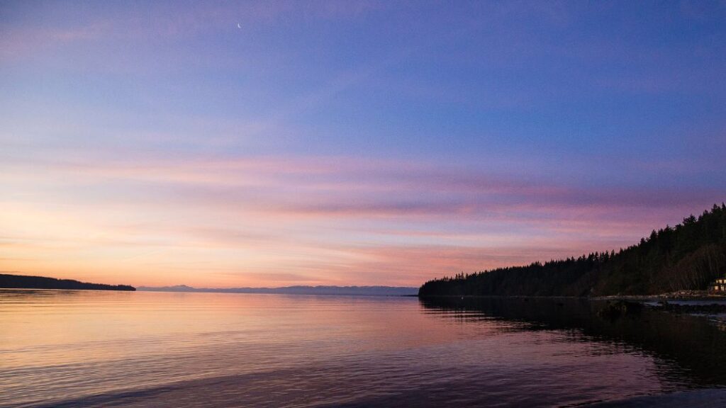 A sunset looking towards the ocean