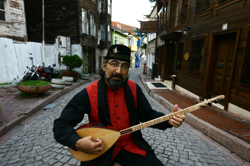 Latif Bolat playing Sufi music in the street