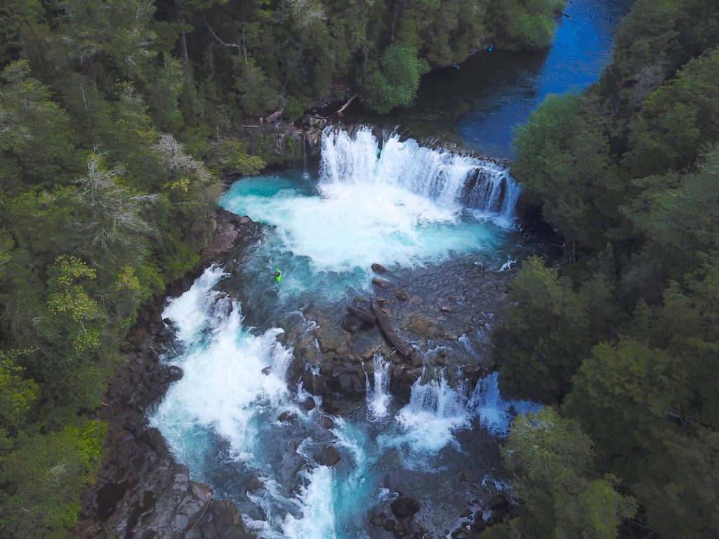 kayak-chile-fuy-leonas-waterfalls