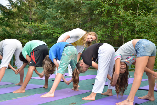 4 people yoga poses - Google Search | Yoga poses, Partner yoga, Partner yoga  poses